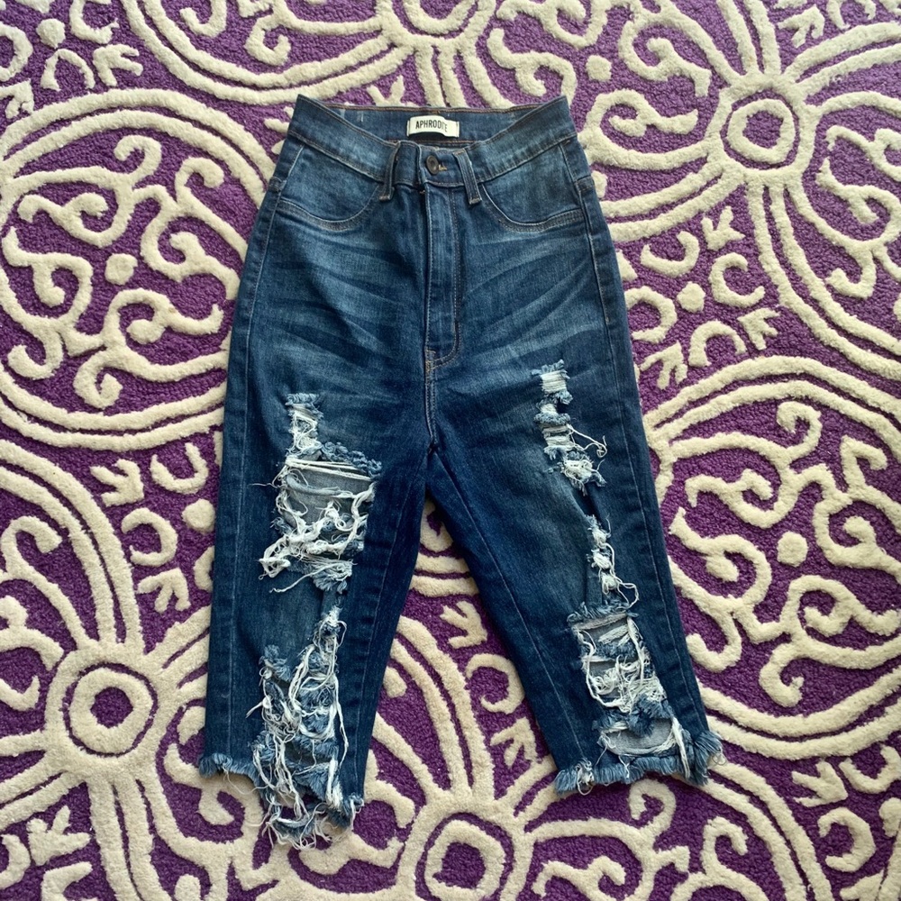 Stretch Ripped Aphrodite Bermuda shorts!